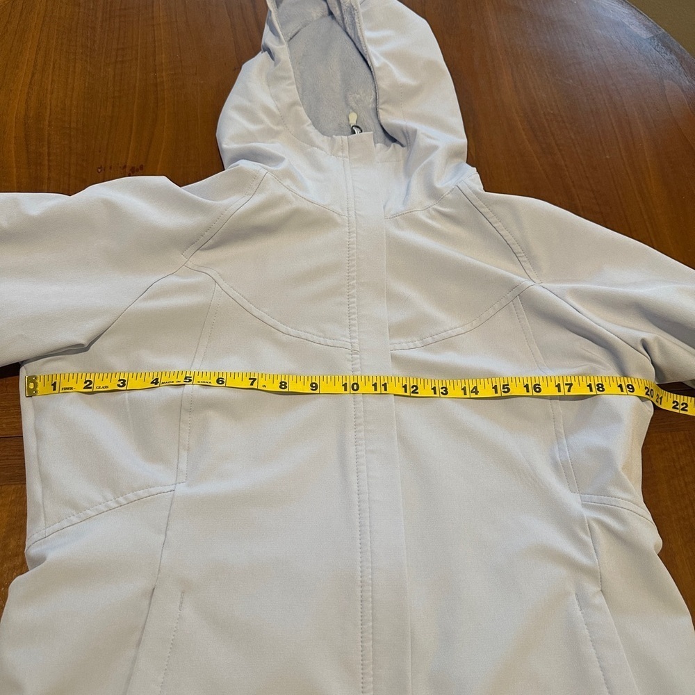 Kirkland signature Water-Repellent Wind Resistant Softshell fleece lined jacket - Picture 8 of 10